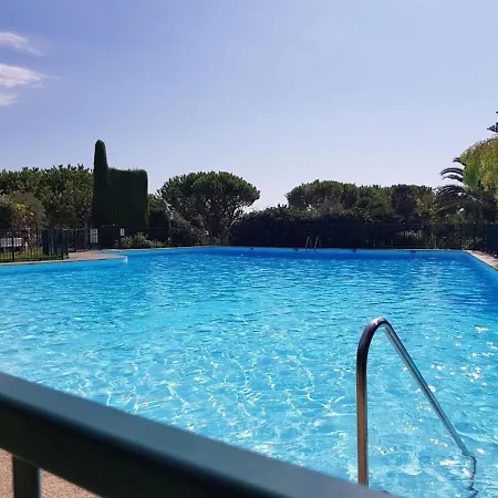 Classy In With Pool And Private Parking Place Villa *