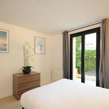 Les Volets Bleus Apartment