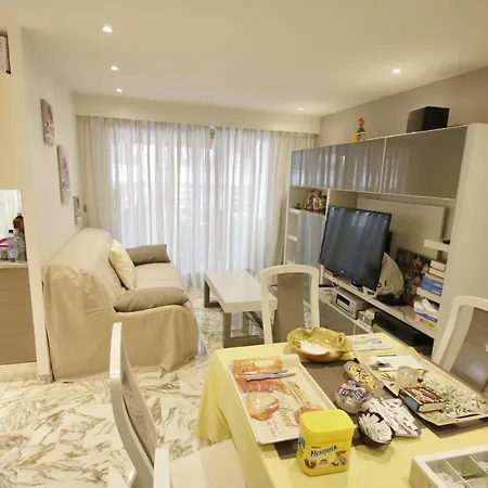 Oda ve Kahvaltı Le France Centre 5*