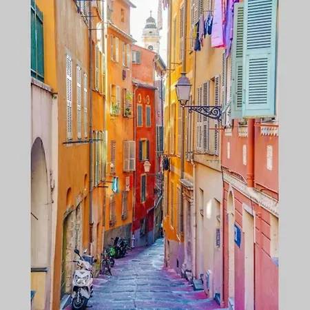 Beautiful Old Town Flat, Near The Apartman Nizza