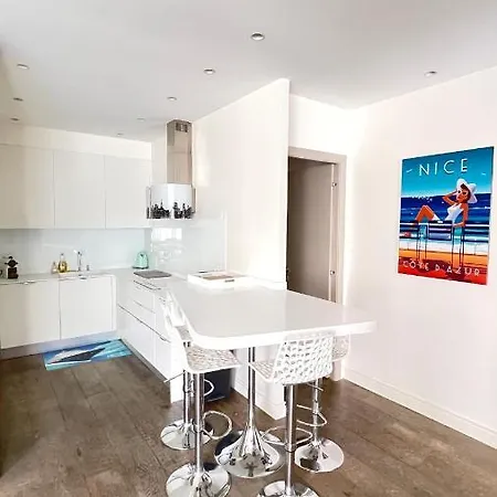 アパート Luxurious 2 Bedrooms Apartment, 30 Meter From *