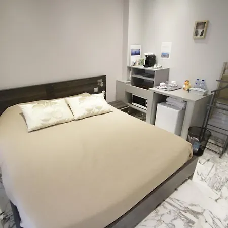 Oda ve Kahvaltı Le France Centre 5*