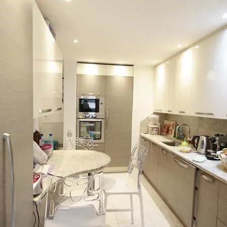 Oda ve Kahvaltı Le France Centre 5*
