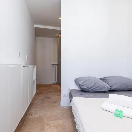 Apartment Feel - Alphonse Karr