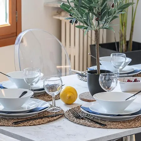Apartment Feel - Alphonse Karr *