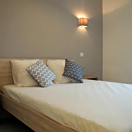 Lola Apartment *