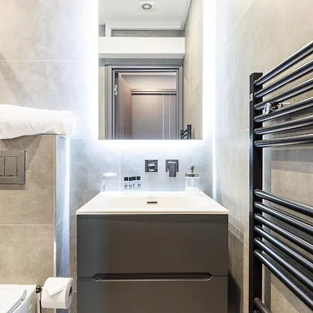 Smartbnb - Magnifique 2 Pieces - Port - Garibaldi Apartment *