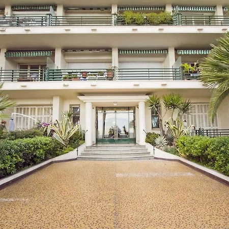 Sea Promenade Seagulls Apartment