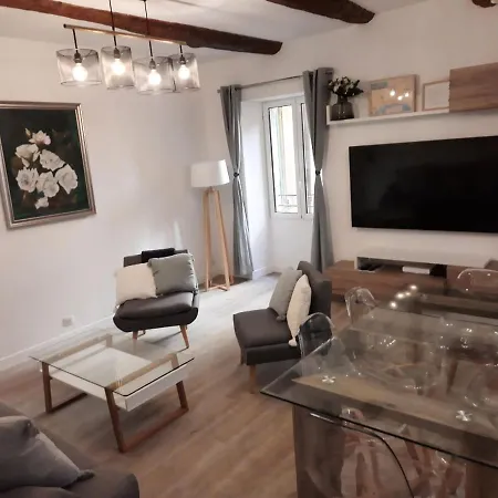 Beautiful Old Town Flat, Near The Nizza