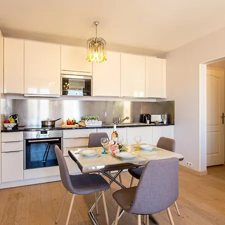 Apartment Providence - Elegant F3, Vue Incroyable, Balcon,ascenseur, Wifi *