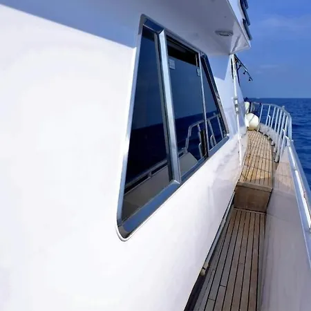 Yacht Charter Cannes Antibes Botel
