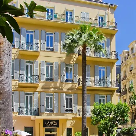 La Promenade Hotel 4*