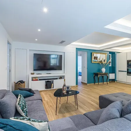 Luxury 3 Bdr Garden & Parking - Angels' Garden Апартаменты *
