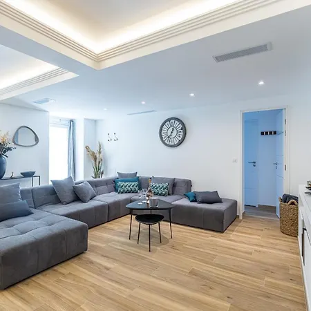 Апартаменты Luxury 3 Bdr Garden & Parking - Angels' Garden *