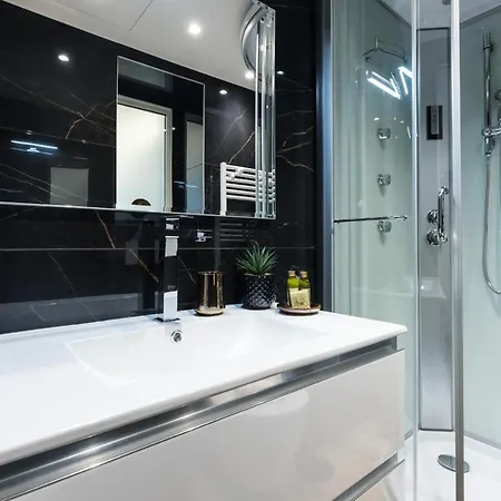 Luxury 3 Bdr Garden & Parking - Angels' Garden Апартаменты *