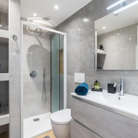 Luxury 3 Bdr Garden & Parking - Angels' Garden Апартаменты *