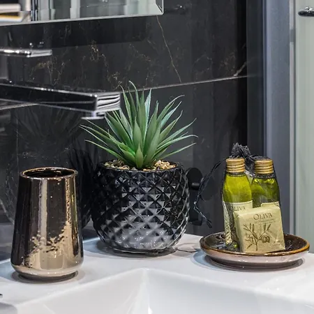 Luxury 3 Bdr Garden & Parking - Angels' Garden Апартаменты