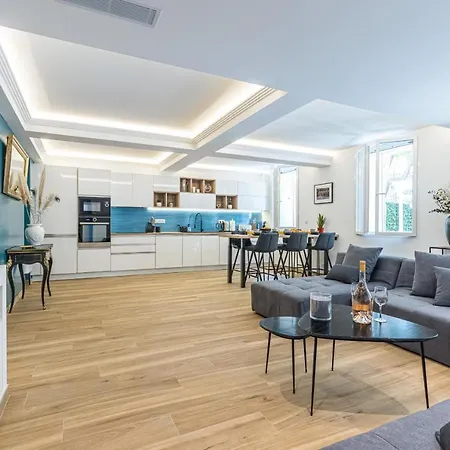 Luxury 3 Bdr Garden & Parking - Angels' Garden Апартаменты