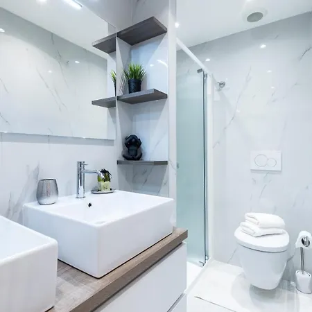 Luxury 3 Bdr Garden & Parking - Angels' Garden Апартаменты