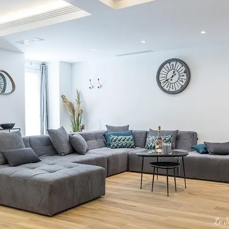 Апартаменты Luxury 3 Bdr Garden & Parking - Angels' Garden *