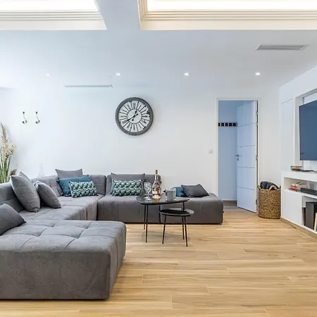 Luxury 3 Bdr Garden & Parking - Angels' Garden