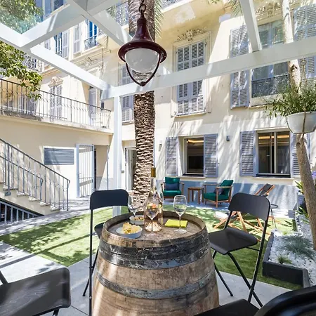Luxury 3 Bdr Garden & Parking - Angels' Garden Апартаменты *