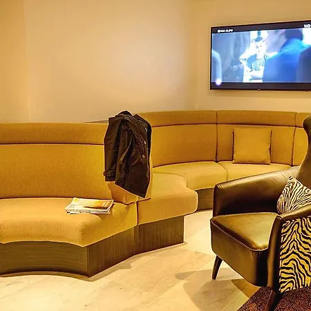 & Monsigny Otel 3*
