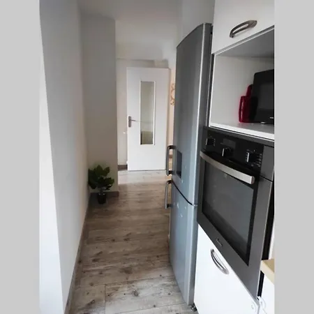 Vaste 4 pièces climatisé à 5 minutes de la plage Appartement *