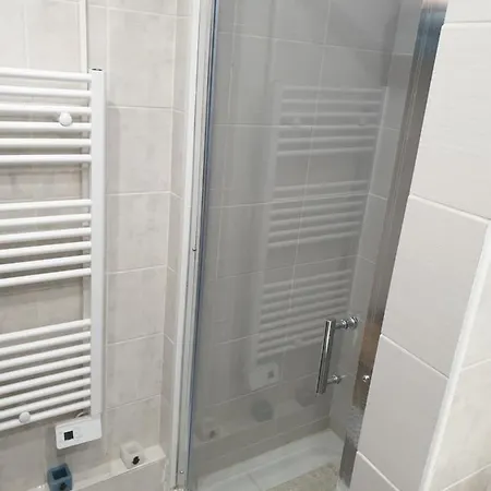 Parking Gratuit A Cote Appartement 2 Chambres 47M2 Climatise A Cote Aeroport-Tram Sur Place-Plage 6 Min-Centre Ville 16 Min Avec Tram-Free Parking, 47M2 Apartment 2 Rooms,Air-Conditioned Next To The Airport- Tram On Spot- 6 Min Beach- 16Min Center Appartement Nice