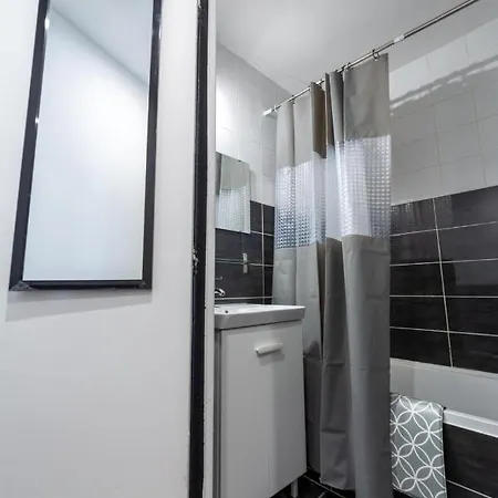 Apartment Riviera 4 Aeroport Wifi Climatisation Partage