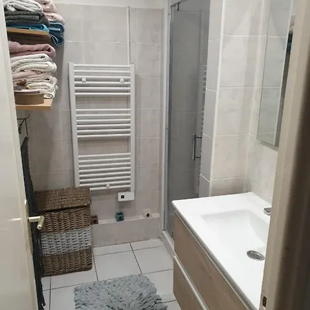 Appartement Parking Gratuit A Cote Appartement 2 Chambres 47M2 Climatise A Cote Aeroport-Tram Sur Place-Plage 6 Min-Centre Ville 16 Min Avec Tram-Free Parking, 47M2 Apartment 2 Rooms,Air-Conditioned Next To The Airport- Tram On Spot- 6 Min Beach- 16Min Center Nice
