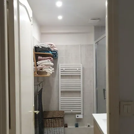 Parking Gratuit A Cote Appartement 2 Chambres 47M2 Climatise A Cote Aeroport-Tram Sur Place-Plage 6 Min-Centre Ville 16 Min Avec Tram-Free Parking, 47M2 Apartment 2 Rooms,Air-Conditioned Next To The Airport- Tram On Spot- 6 Min Beach- 16Min Center
