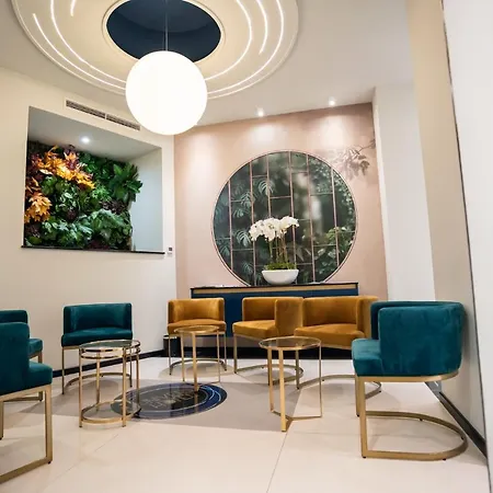 Hotell Univers 4*