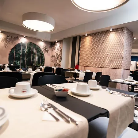 Univers 4* Nice
