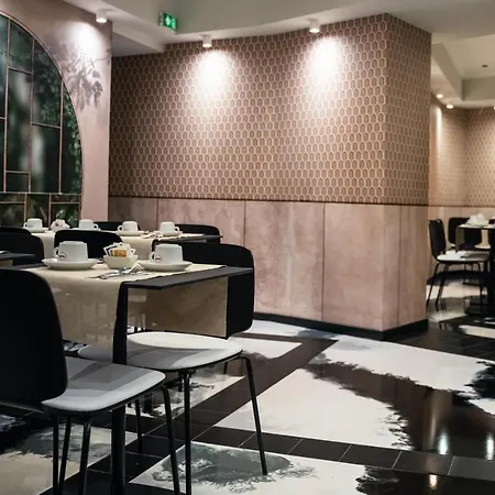 Hotell Univers 4*