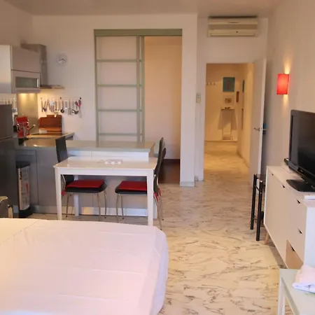 Happyfew Eros Apartment *