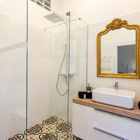 St Vincent - 3 Bedrooms, Magnificent,vaste, Sunny, A/c, Wifi