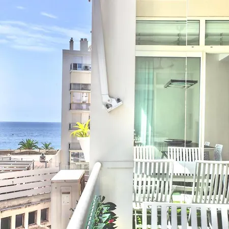 Luxurious 2 Bedrooms Apartment, 30 Meter From アパート *