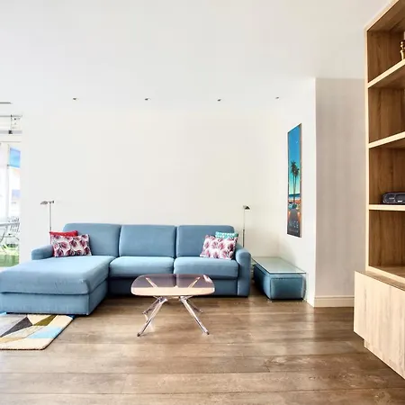 アパート Luxurious 2 Bedrooms Apartment, 30 Meter From ニース