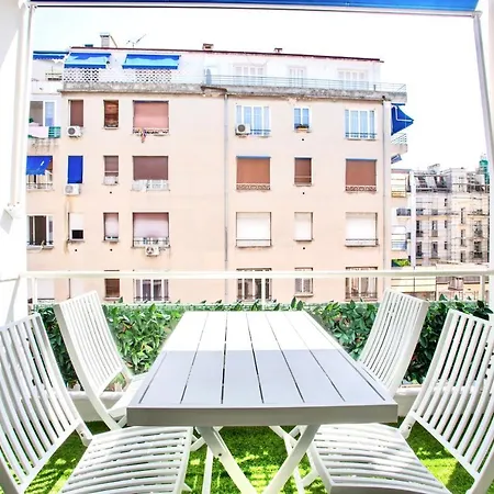 Luxurious 2 Bedrooms Apartment, 30 Meter From アパート *