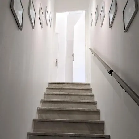 Lina Zoï, âme Moderne Dans Niçoise Typique Appartement