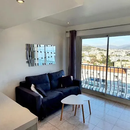 Sea View Apartment *