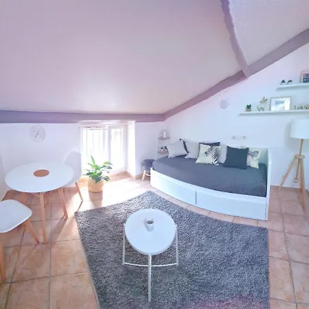 Apartment : Studio Idealement Place En Centre Ville