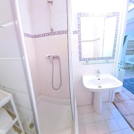 : Studio Idealement Place En Centre Ville Nice