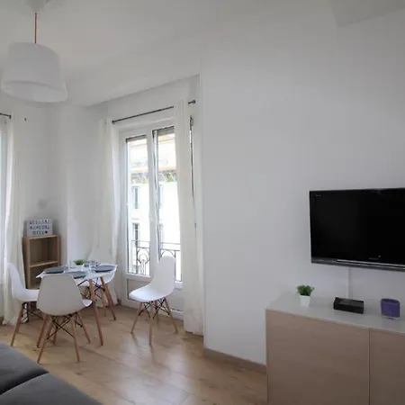 Renting - Notre Dame - Cosy Loft Perfect View On The Roofs *