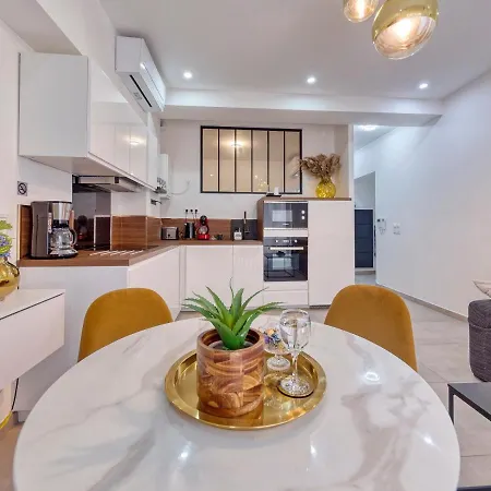 Chic & Cosy In Hyper Center, Parking Free & Air Conditioned & Wifi Apartment Nice