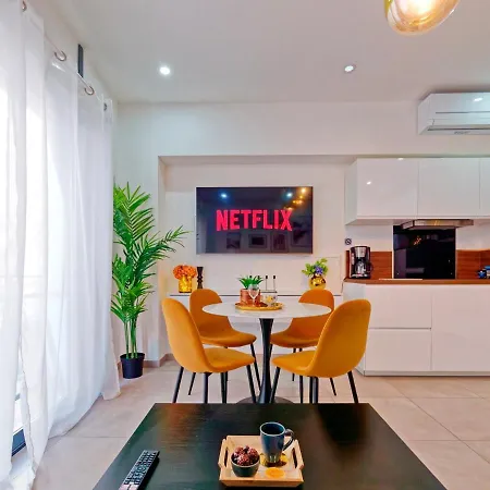 Apartment Chic & Cosy In Hyper Center, Parking Free & Air Conditioned & Wifi
