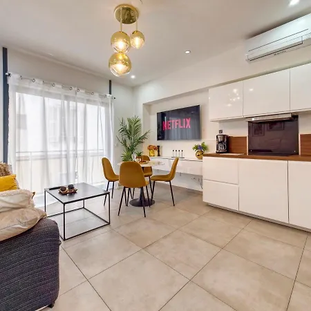 Chic & Cosy In Hyper Center, Parking Free & Air Conditioned & Wifi Apartment *