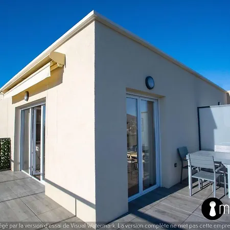 Air-conditioned With Pool Garage In A Luxury Holiday home
