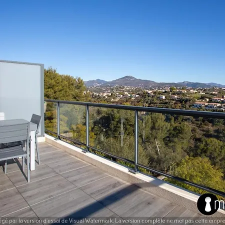 Air-conditioned With Pool Garage In A Luxury Holiday home Nice